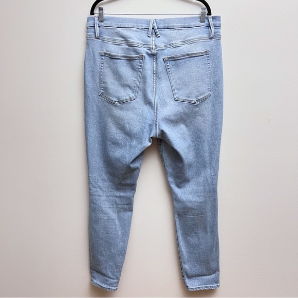 Good American Good Legs Light Wash Distressed Cropped Skinny Jeans Size 18 - Picture 9 of 9